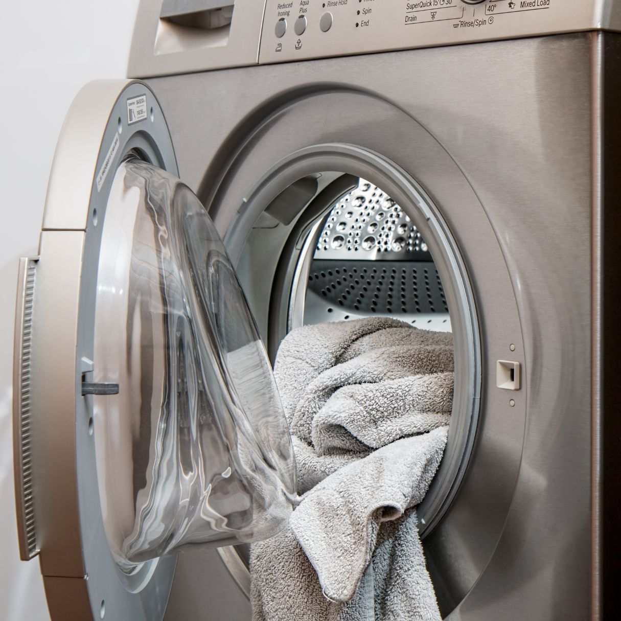 Comment entretenir vos vêtements brodés et imprimés pour qu’ils durent longtemps?
