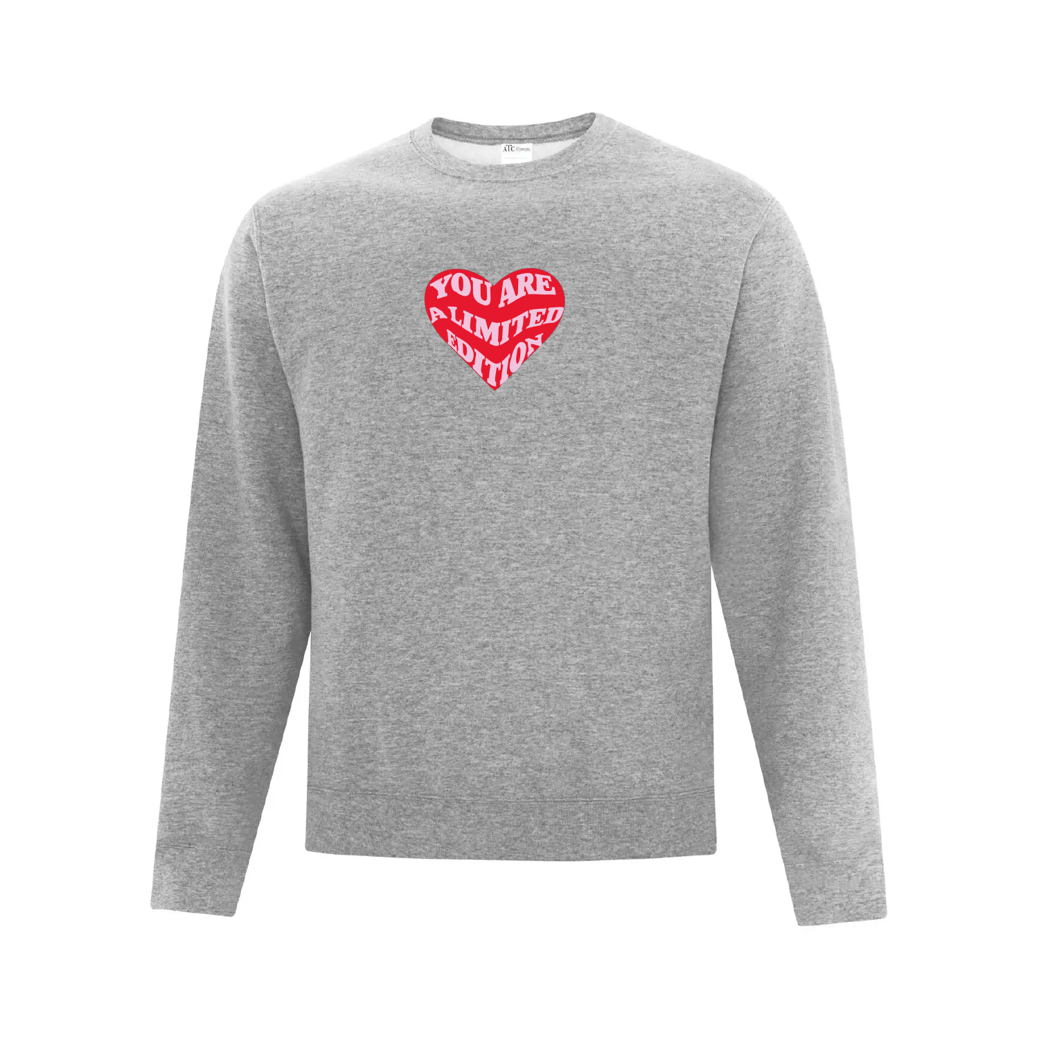 crewneck gris pâle avec broderie de coeur avec citation you are a limited edition en rose