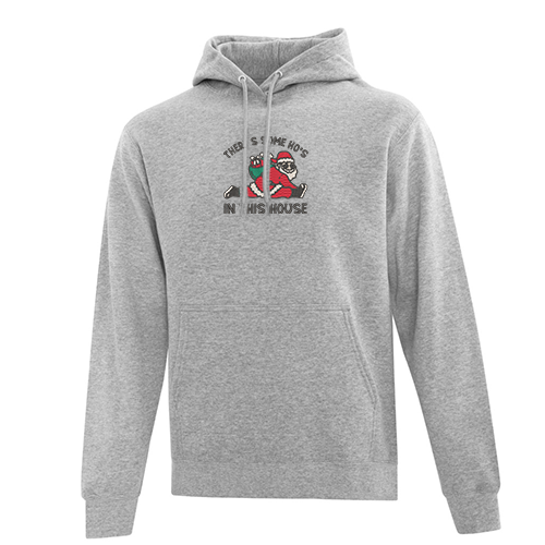 hoodie gris pâle avec pere noel faisant une split le grand écart avec sac de jouet