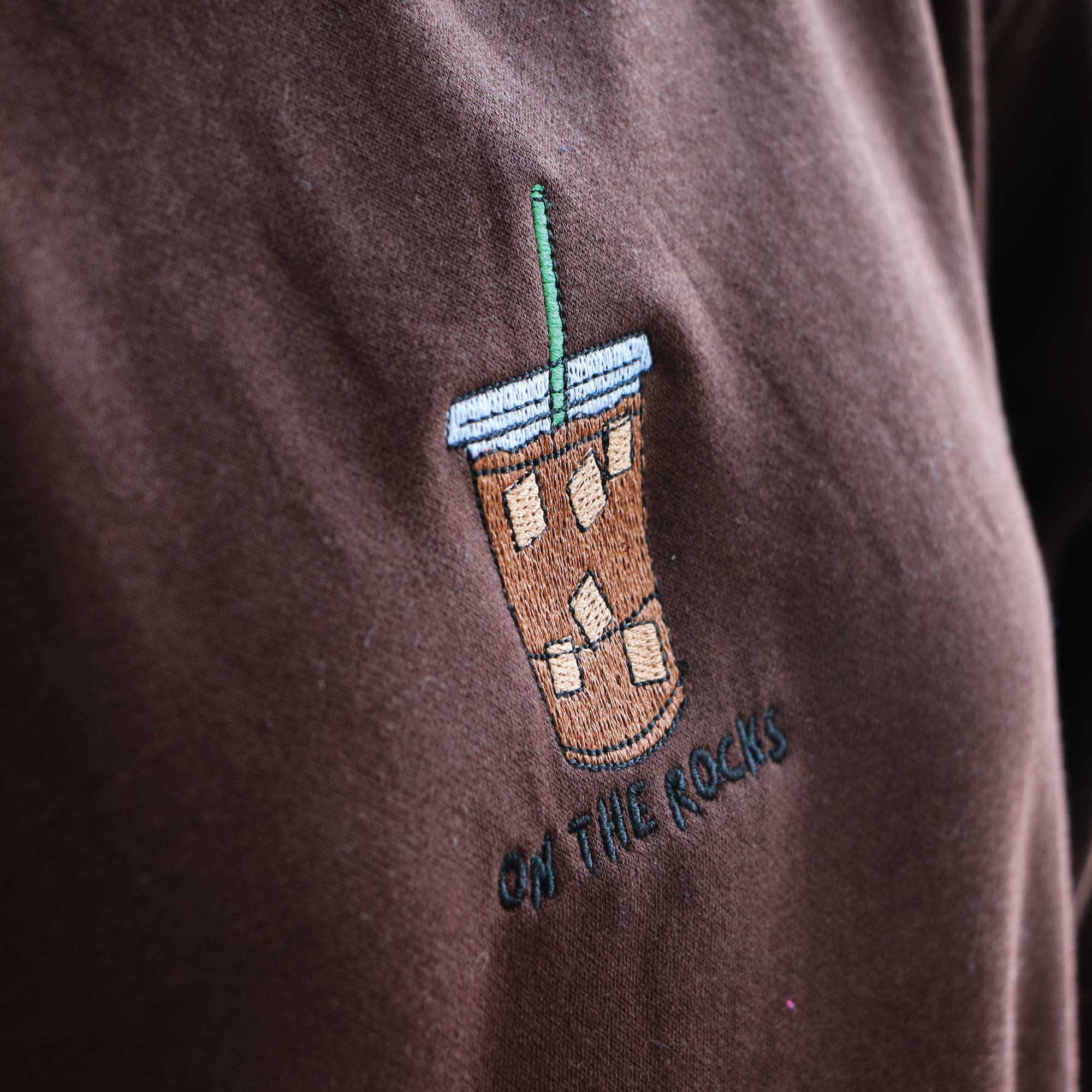 broderie gros plan d'un café glacé