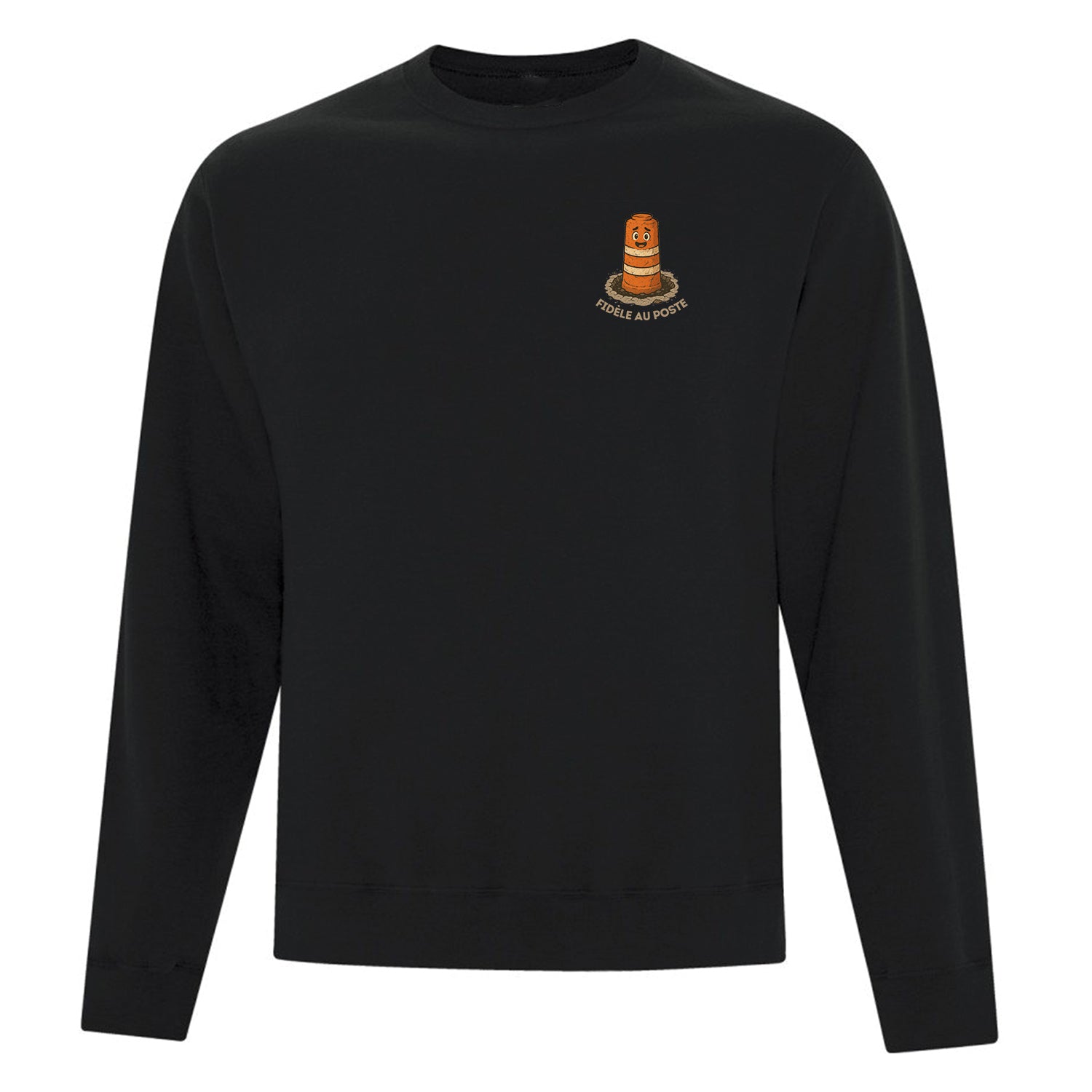 Crewneck noir avec impression "Fidèle au poste". Un cône orange avec un sourire qui se trouve dans un nid de poule et dans la boue, il semble un peu magané. L'impressions se trouve à l'avant du crewneck au coeur. L'écriture est beige. Collection d'expressions québécoises du 29 juin 2025.