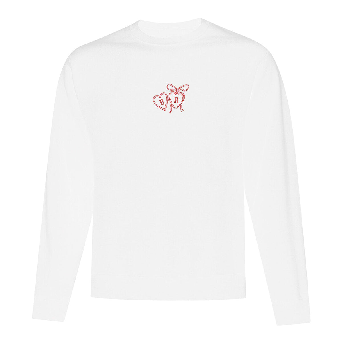 coton ouaté à col rond blanc sur fond blanc avec broderie de pendentif en forme de coeur rose et rouge ayant des initiales brodées