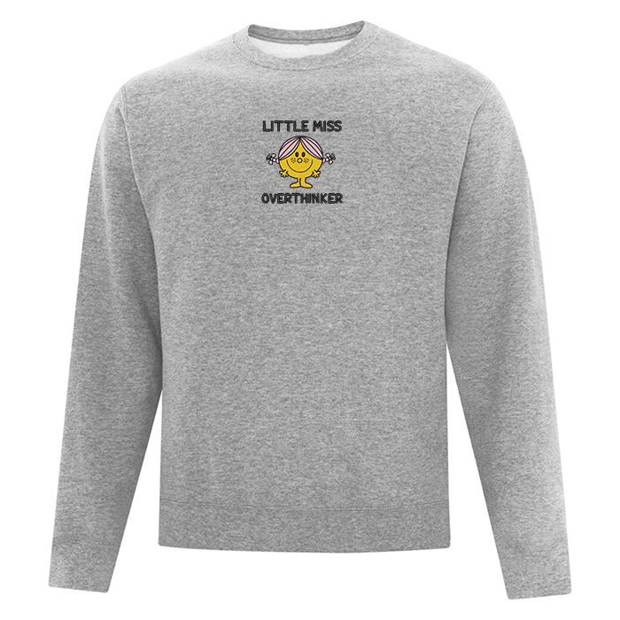 crewneck gris pâle little miss overthinker brodé avec personnage animé mauve et jaune