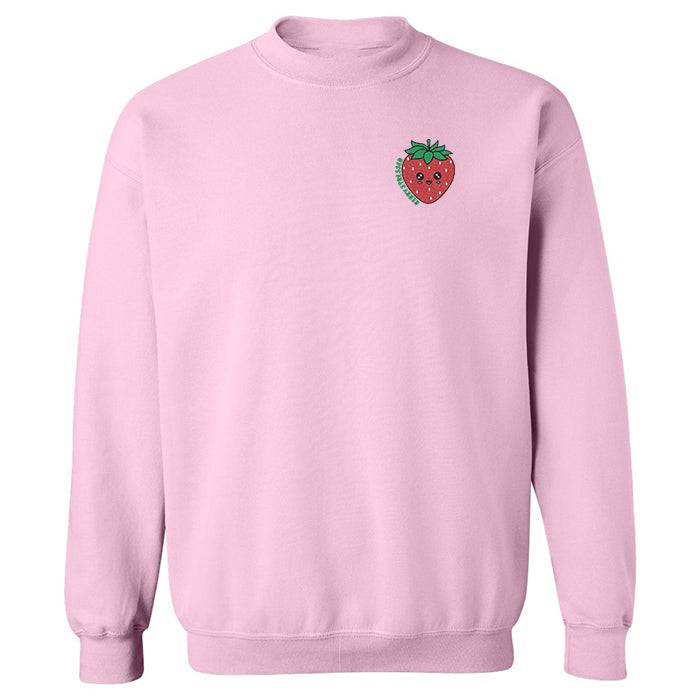 crewneck rose pâle avec fraise brodé et le mot berrystressed au coeur
