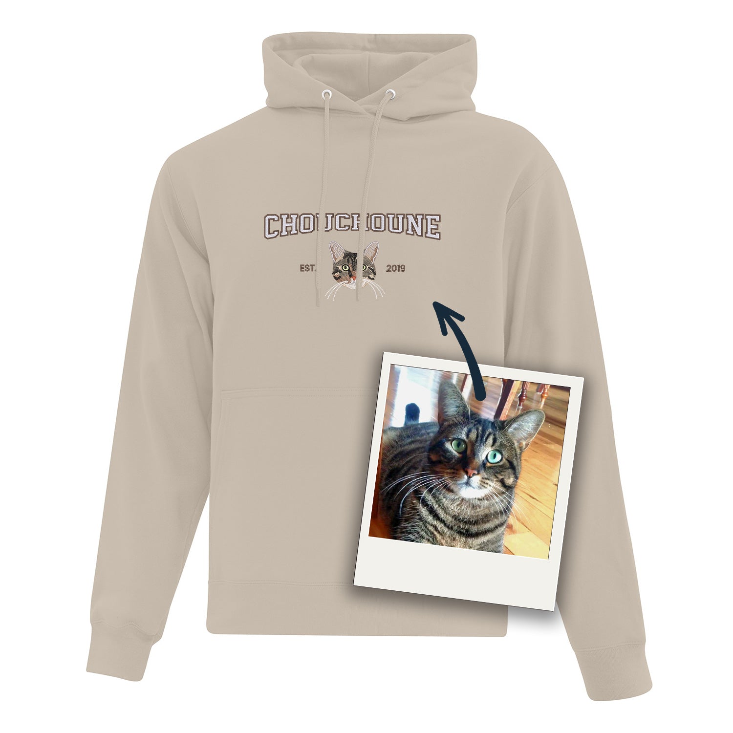 coton ouaté à capuchon beigeavec broderie personnalisée d'un portrait de chat avec son nom et année de naissance