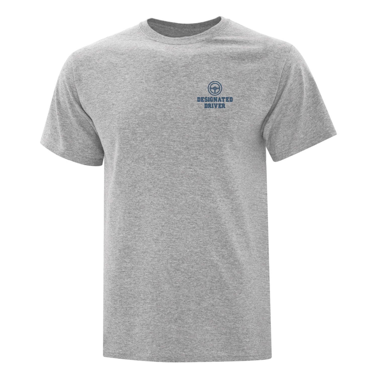 t-shirt gris pâle à manches courtes avec une broderie "designated driver" et un volant de voiture au-dessus. La broderie est au coeur en bleu marin