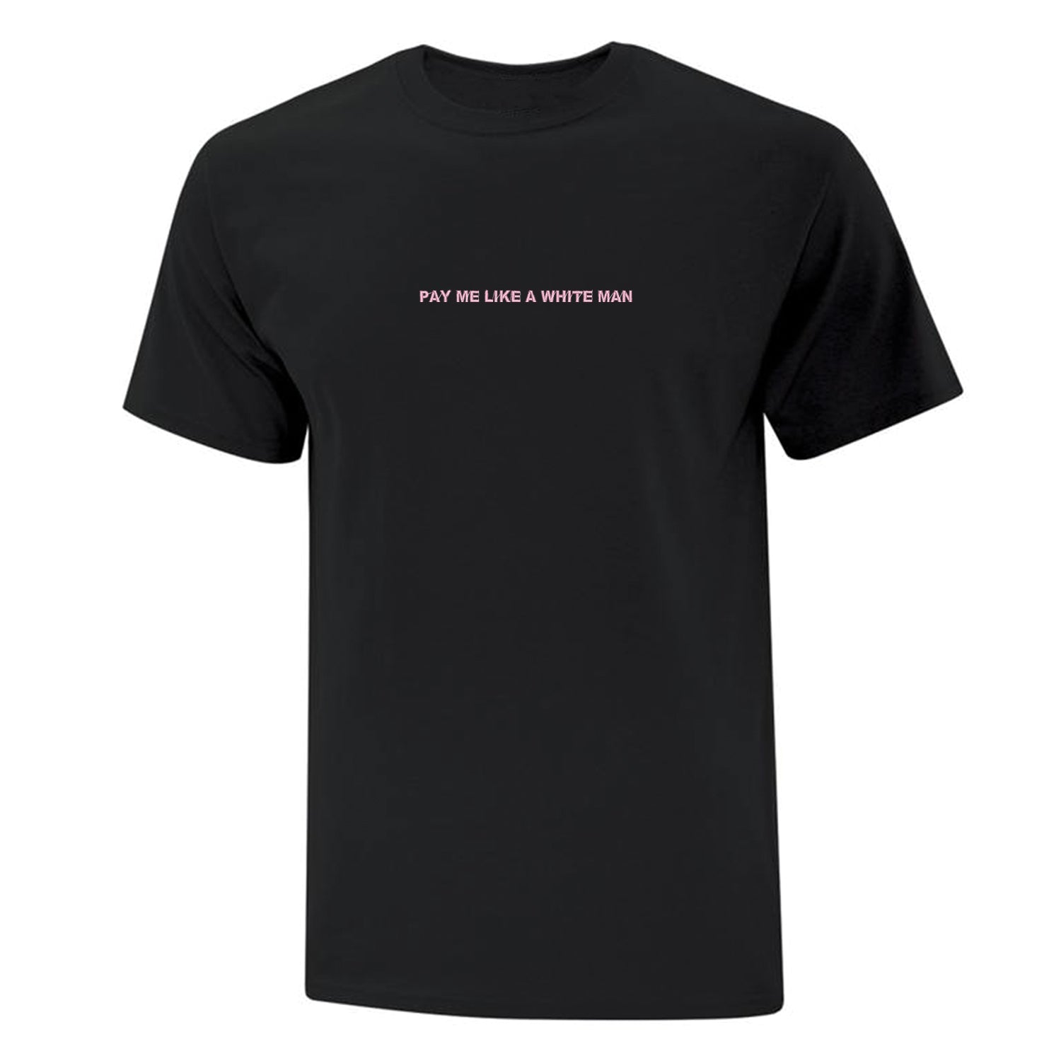 t-shirt à manches courtes noir avec une broderie féministe écrit "pay me like a white man" en rose pâle