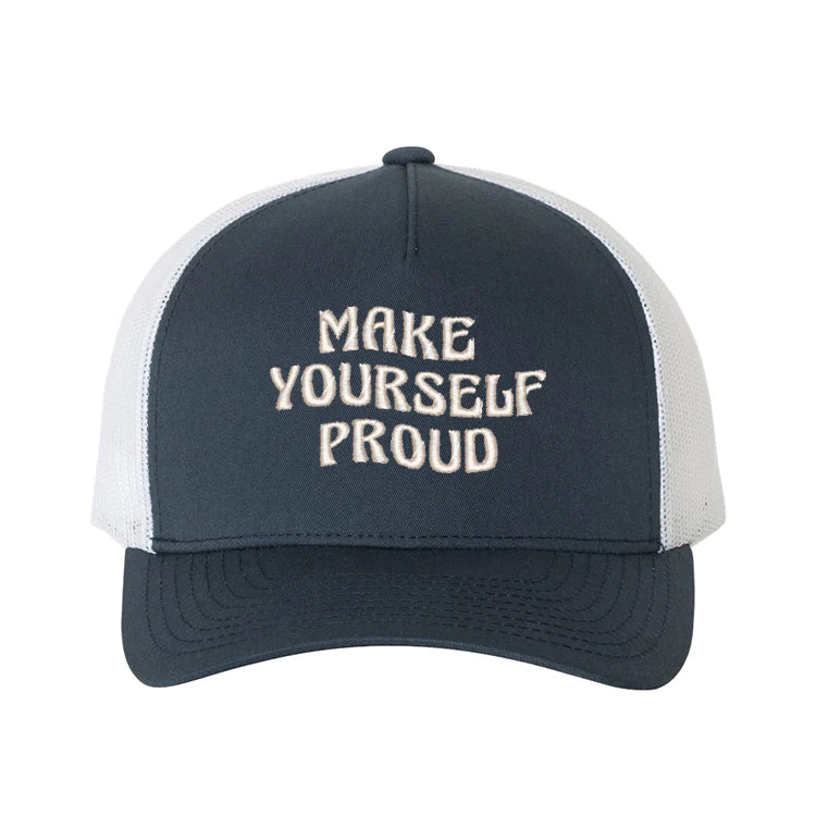 casquette de camionneur bleu marin et blanche avec broderie blanche