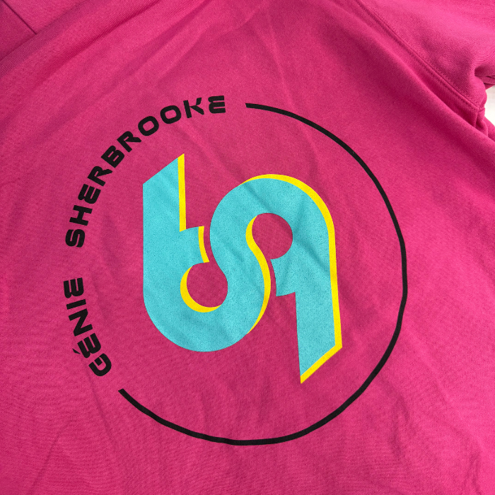 Hoodie rose avec sérigraphie 3 couleurs de génie sherbrooke faites par Brodame