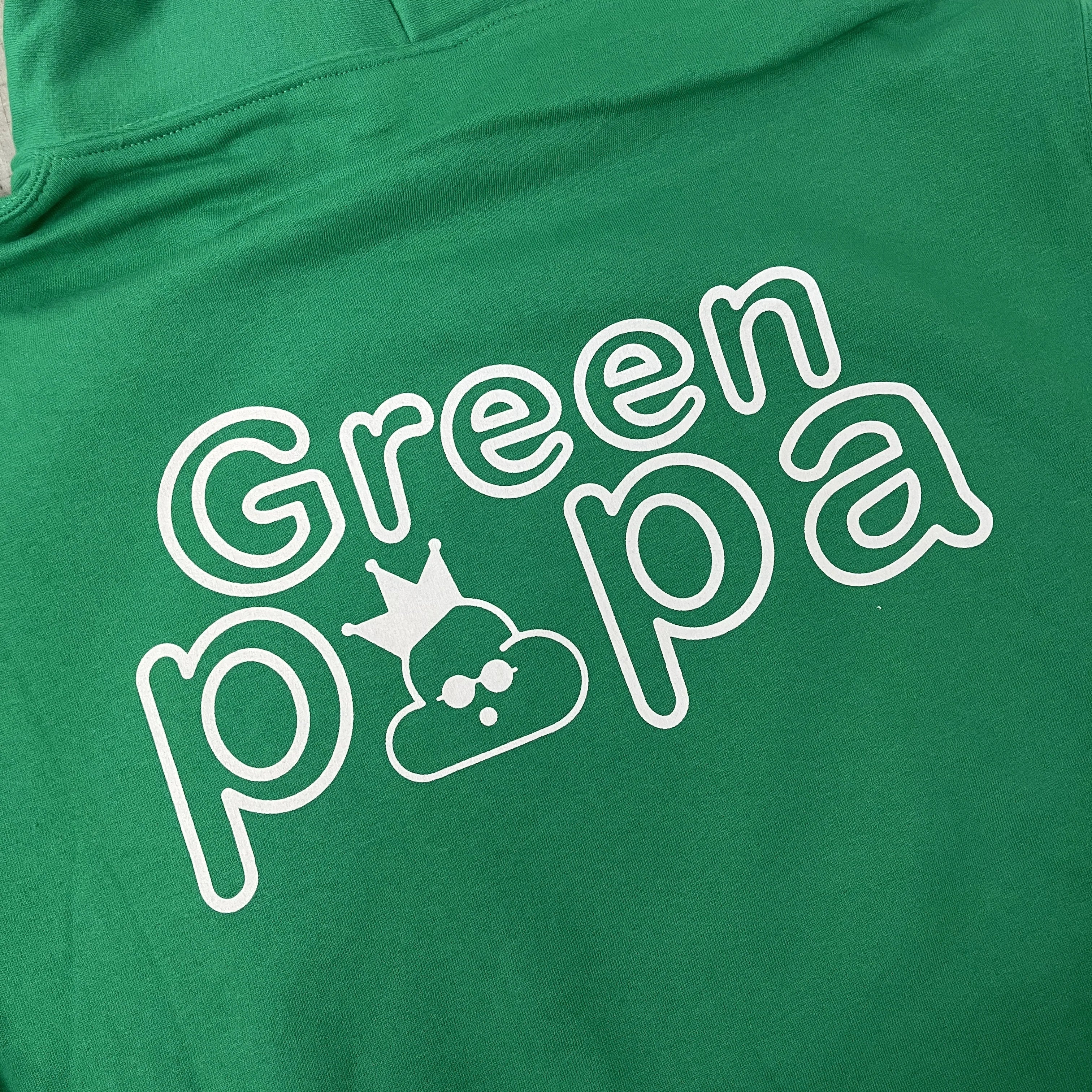 Hoodie vert kelly avec sérigraphie du logo Green Popa faites par Brodame