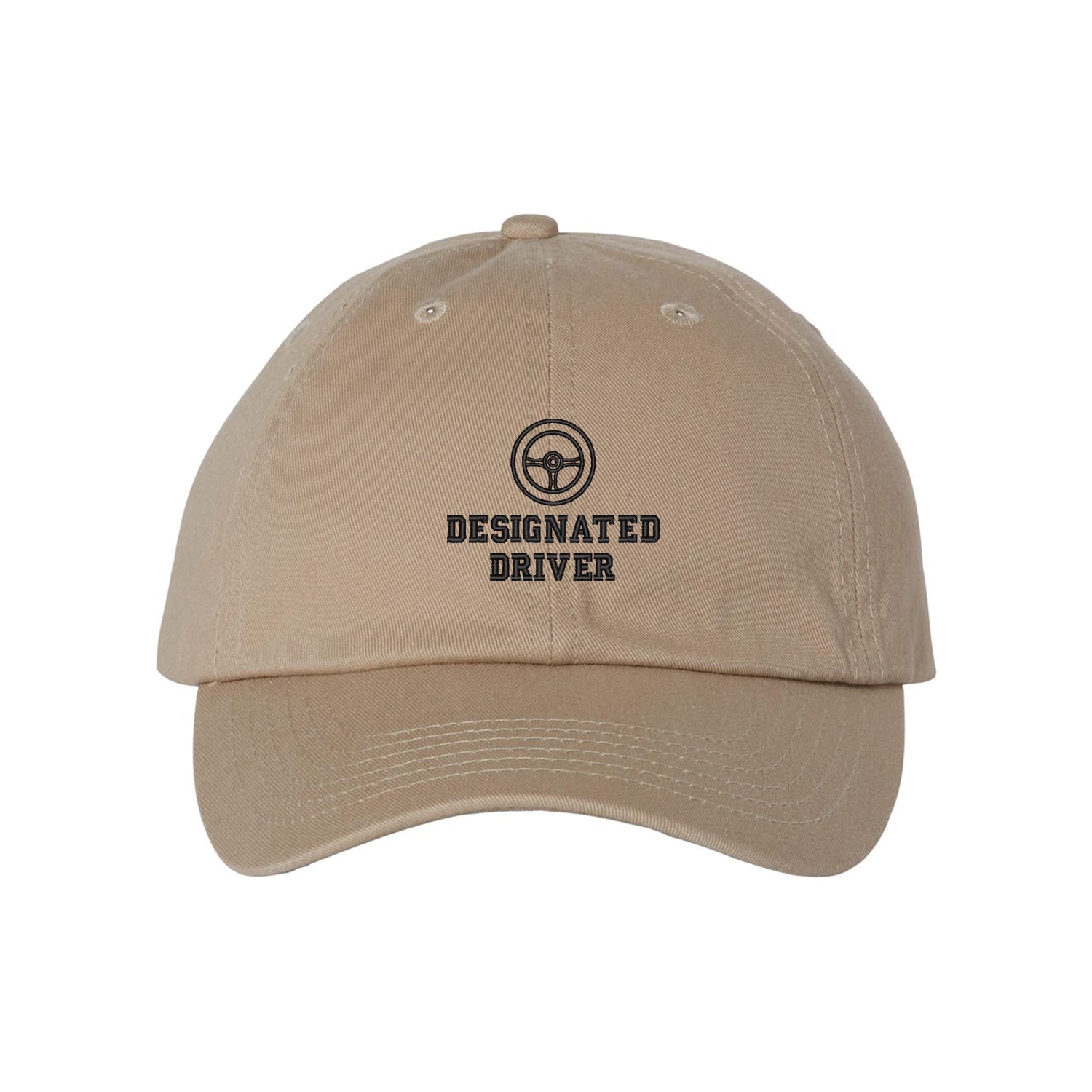 casquette dad beige avec broderie centrée en noir "designated driver"
