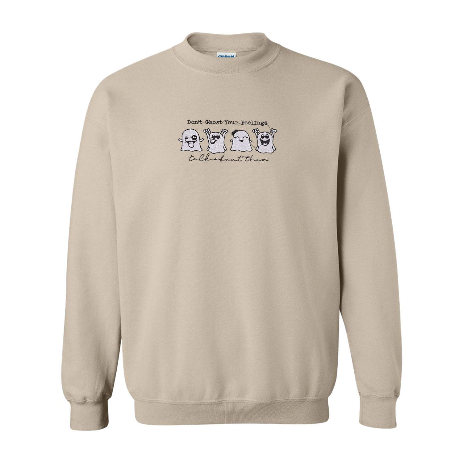 crewneck beige avec une broderie de 4 petits fantômes avec la citation don't ghost your feelings, talk about them