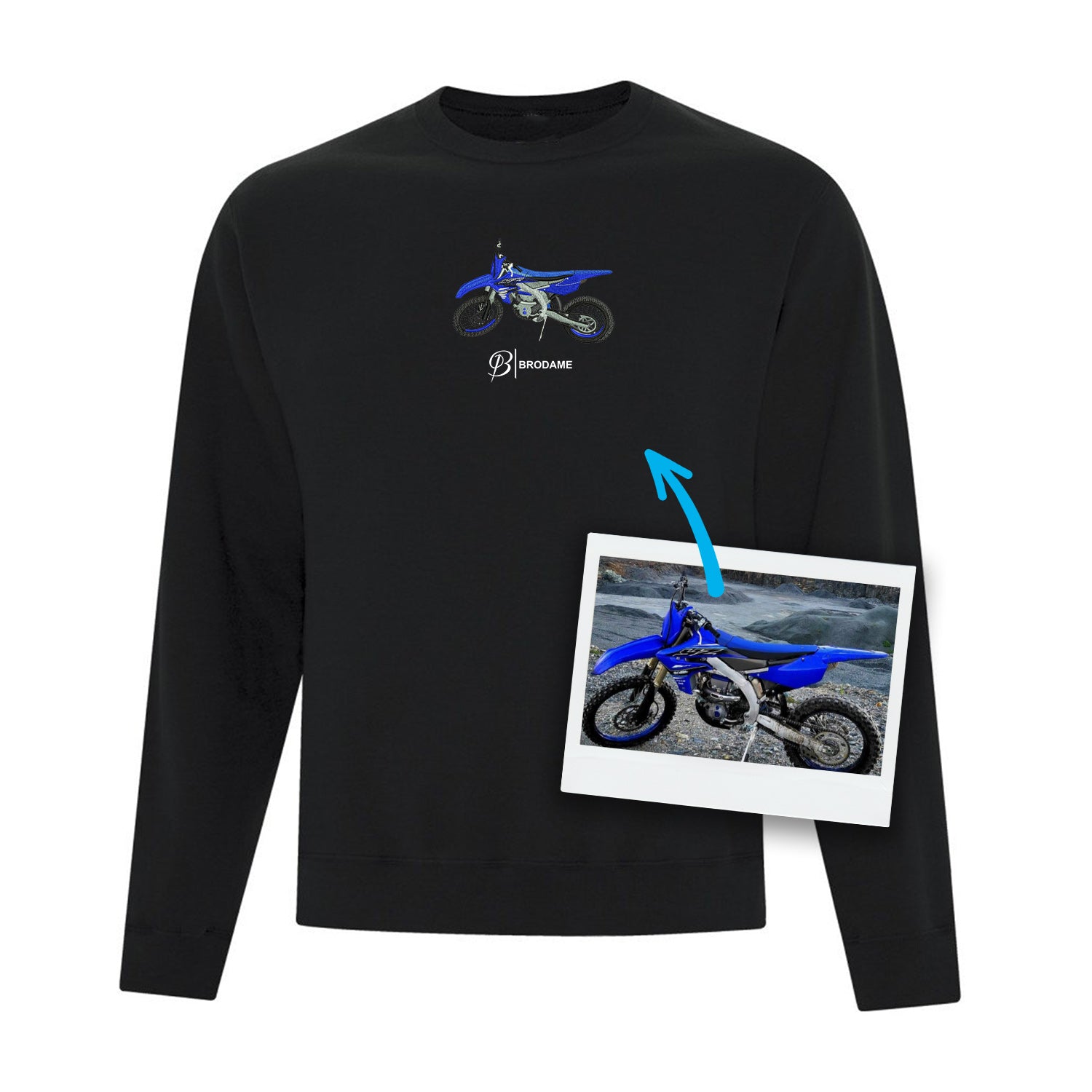 crewneck noir personnalisé avec une broderie de motocross bleu de type réaliste et le logo brodame en dessous brodé au centre du chandail