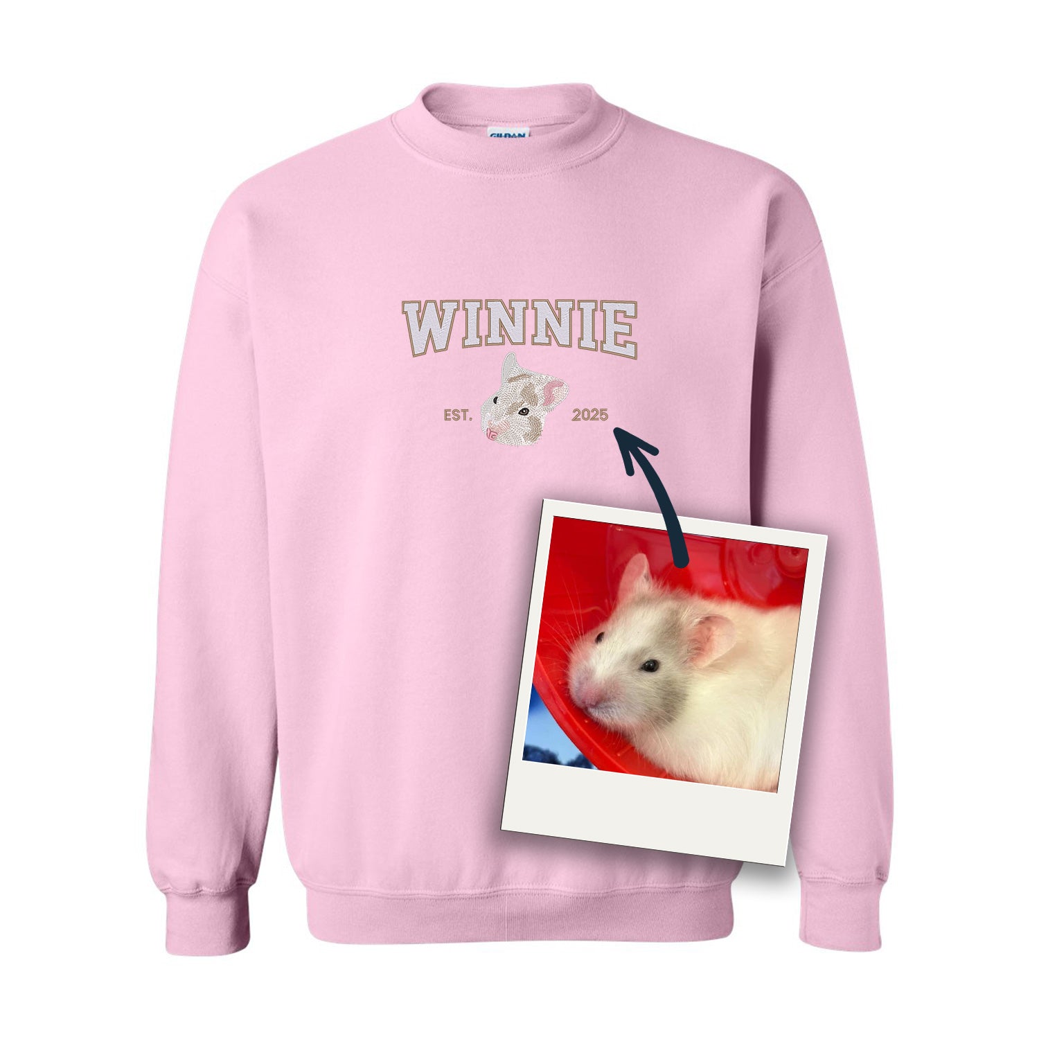 coton ouaté sans capuchon rose pâle avec broderie personnalisée d'un portrait de hamster avec son nom et année de naissance