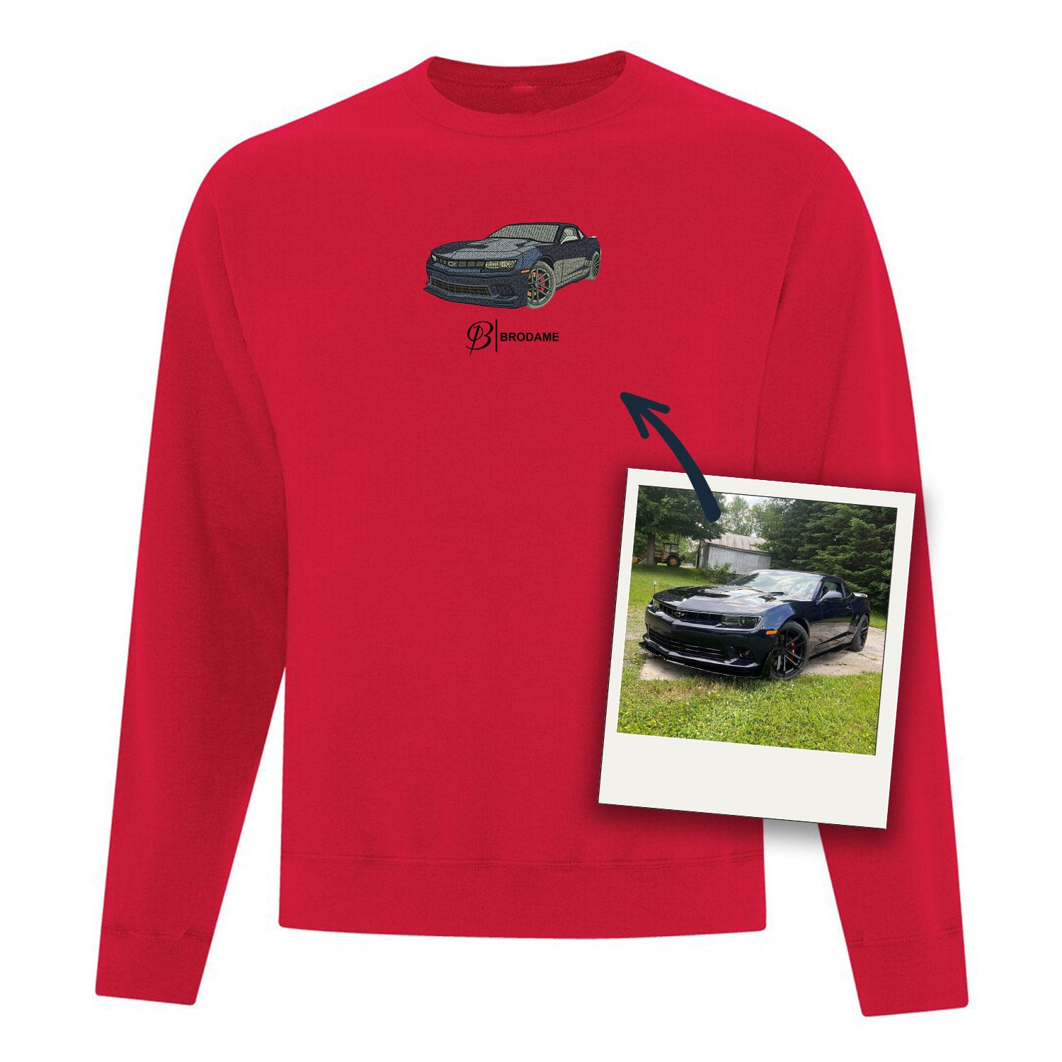 crewneck rouge personnalisé avec une broderie de dodge charger bleue foncée de type réaliste et le logo brodame en dessous brodé au centre du chandail