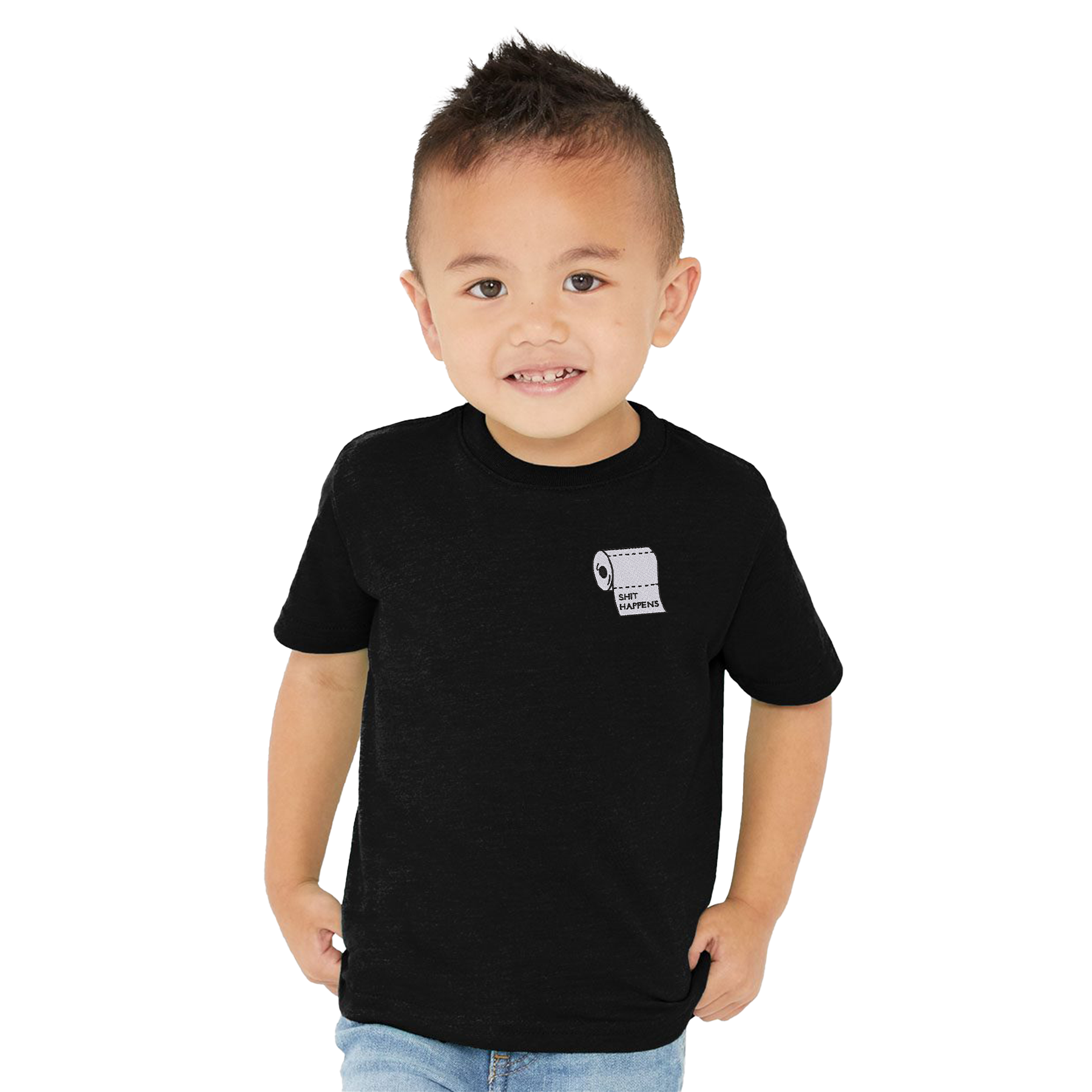 petit garcon qui porte un t-shirt noir avec un rouleau de papier de toilette shit happens"